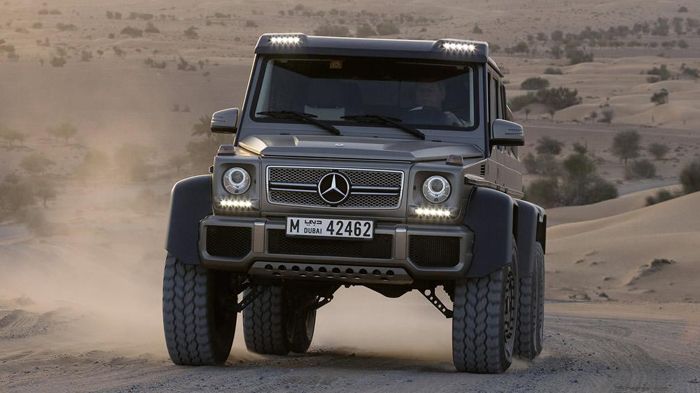 Το βάρους 3.850 κιλών G63 AMG 6x6, φέρει ένα twin-turbo V8 μοτέρ 5,5 λτ., το οποίο μέσω του κιβωτίου 7G-TRONIC, στέλνει την κίνηση και στους 6 τροχούς.